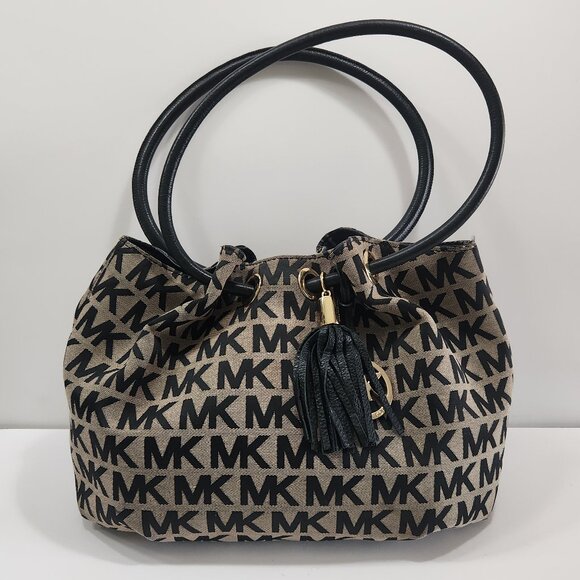 Michael Kors East West Signature Logo Monogram Beige/Black Bucket Bag - Picture 1 of 14
